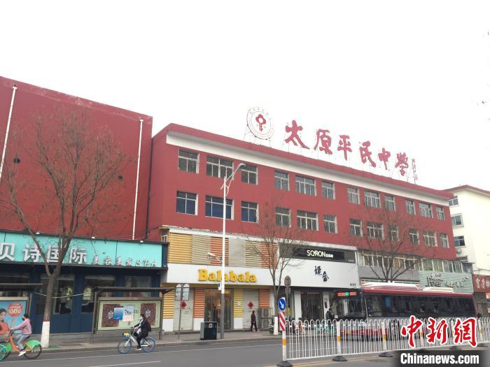 所有師生實(shí)行“日報(bào)告”“零報(bào)告”制度，確保開學(xué)后校園衛(wèi)生安全。　高瑞峰 攝