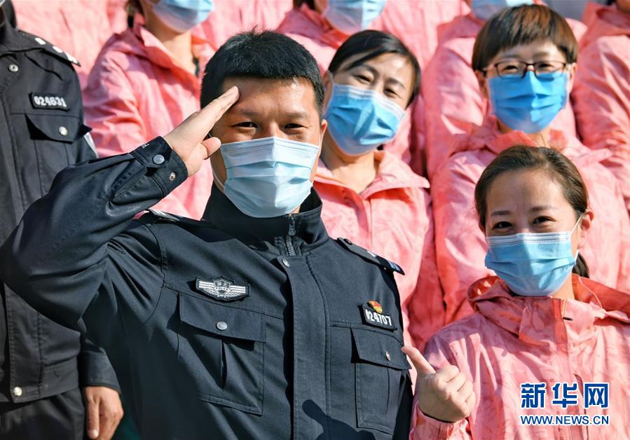 （習(xí)近平致敬的戰(zhàn)“疫”英雄·公安干警篇·圖文互動(dòng)）（1）他們，抗疫一線鑄警魂