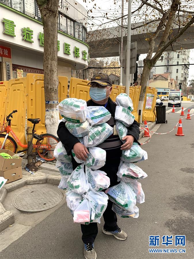 （新華全媒頭條·圖文互動(dòng)）（11）上下同心，守望相助——中國(guó)抗疫眾志成城的生動(dòng)實(shí)踐