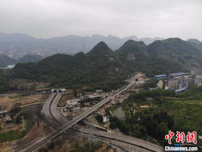 貴州省首條城際高速鐵路——安六鐵路開始聯(lián)調(diào)聯(lián)試。中國鐵路成都局集團(tuán)公司供圖