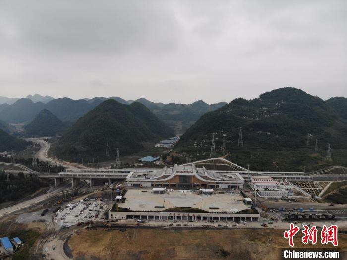 貴州省首條城際高速鐵路——安六鐵路開始聯(lián)調(diào)聯(lián)試。中國鐵路成都局集團(tuán)公司供圖
