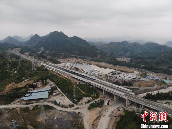 貴州省首條城際高速鐵路——安六鐵路開始聯(lián)調(diào)聯(lián)試。中國鐵路成都局集團(tuán)公司供圖