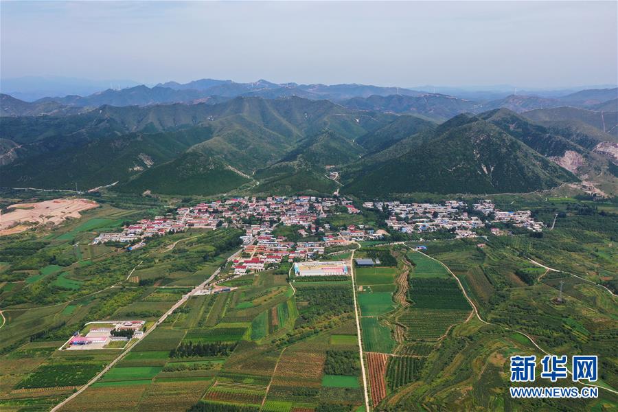 （新華全媒頭條·走向我們的小康生活·圖文互動）（13）長城腳下，小康村串成“珍珠鏈”