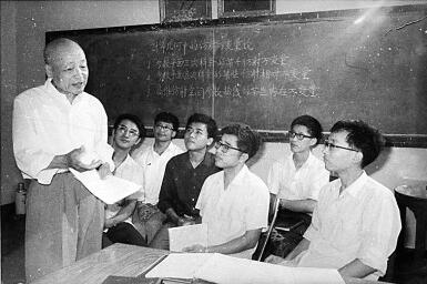 舍我其誰報國志，碧血丹心愛國情