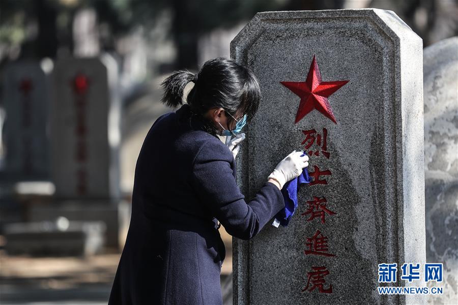 (圖文互動(dòng))(6)穿越時(shí)空的思念——社會(huì)各界祭奠抗美援朝英烈側(cè)記
