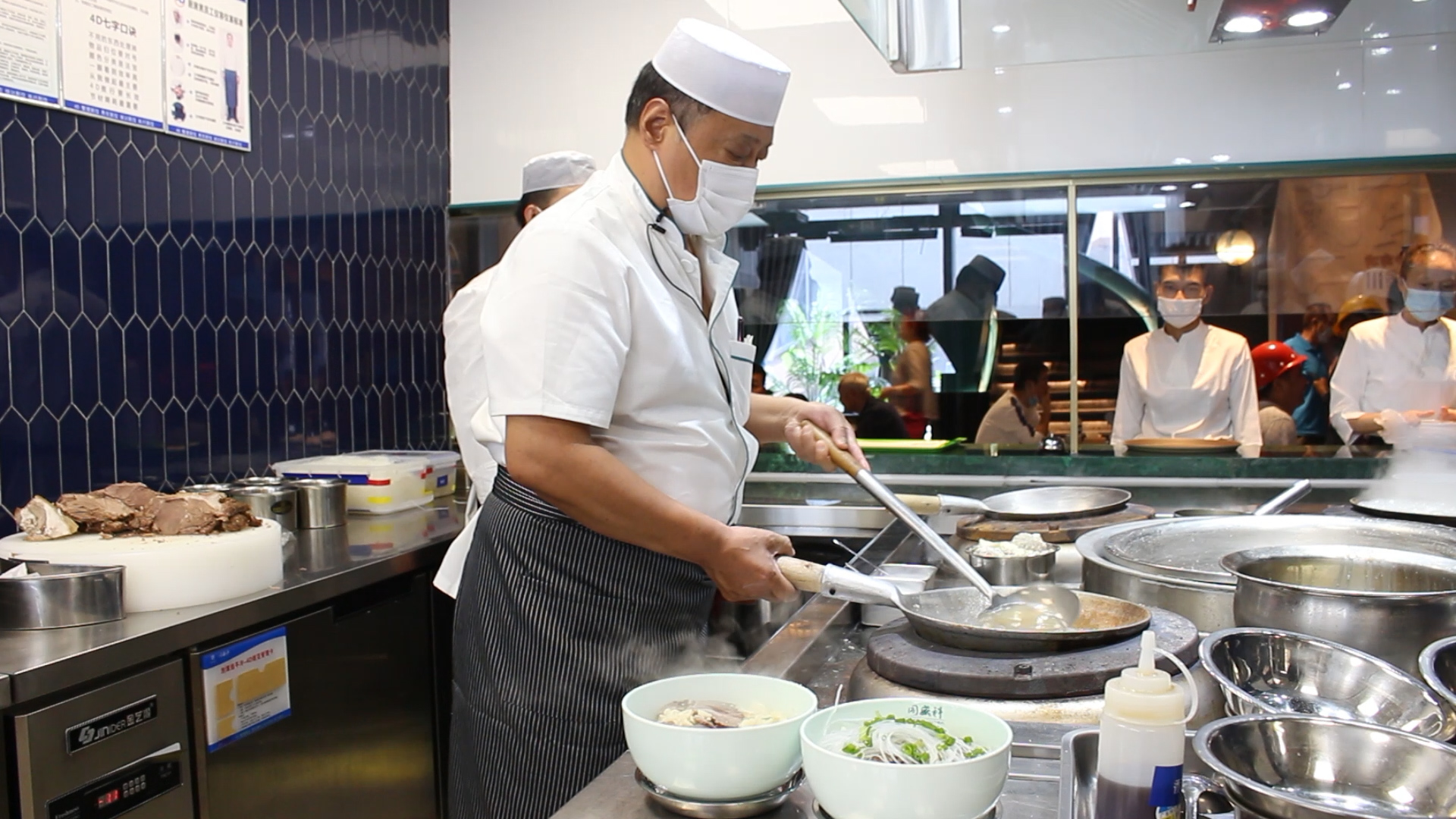 【陜菜大師和他們的拿手菜】烏平：“知足者常樂，食客愛吃我做的牛羊肉泡饃，就是我最大的滿足”_fororder_圖片7