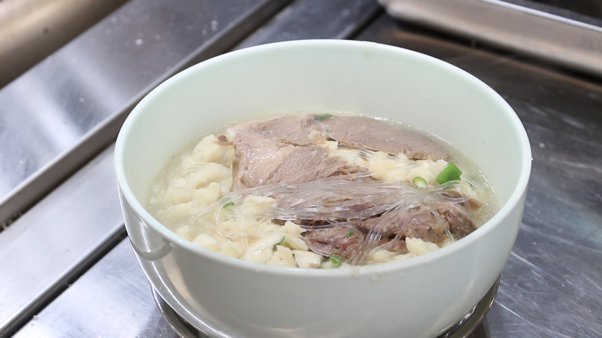 【陜菜大師和他們的拿手菜】烏平：“知足者常樂，食客愛吃我做的牛羊肉泡饃，就是我最大的滿足”_fororder_圖片8